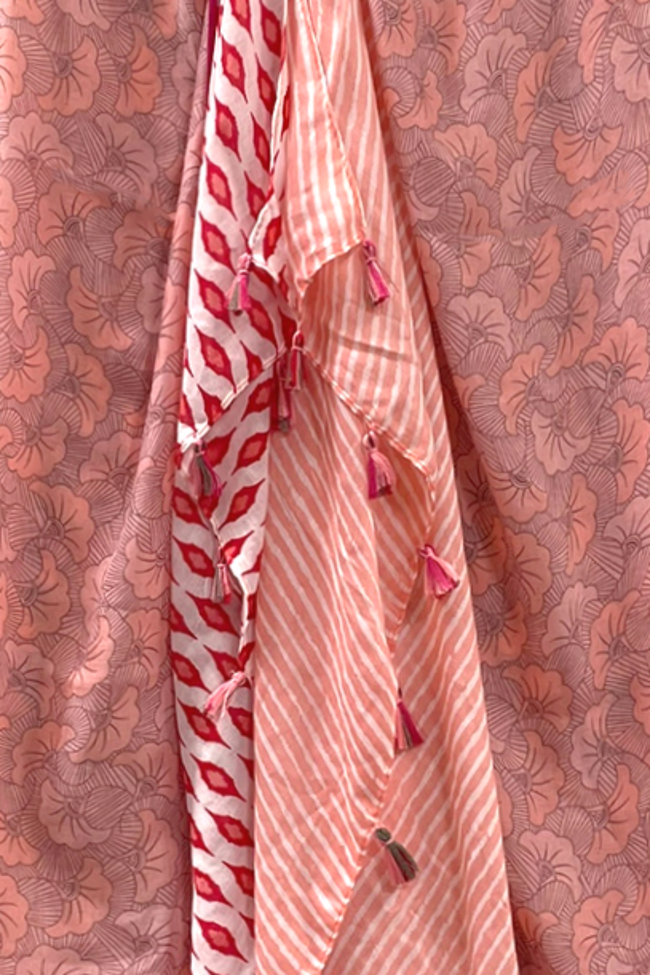 S260-Vacation-Melody-Red-sarong_ 2