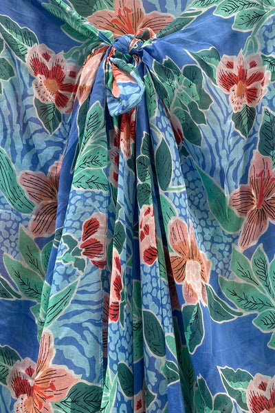 SPSSMV88SPSSMV882SPSSMV88 Blue Hibiscus Tropical Print Luxury Fringe Sarong close up
